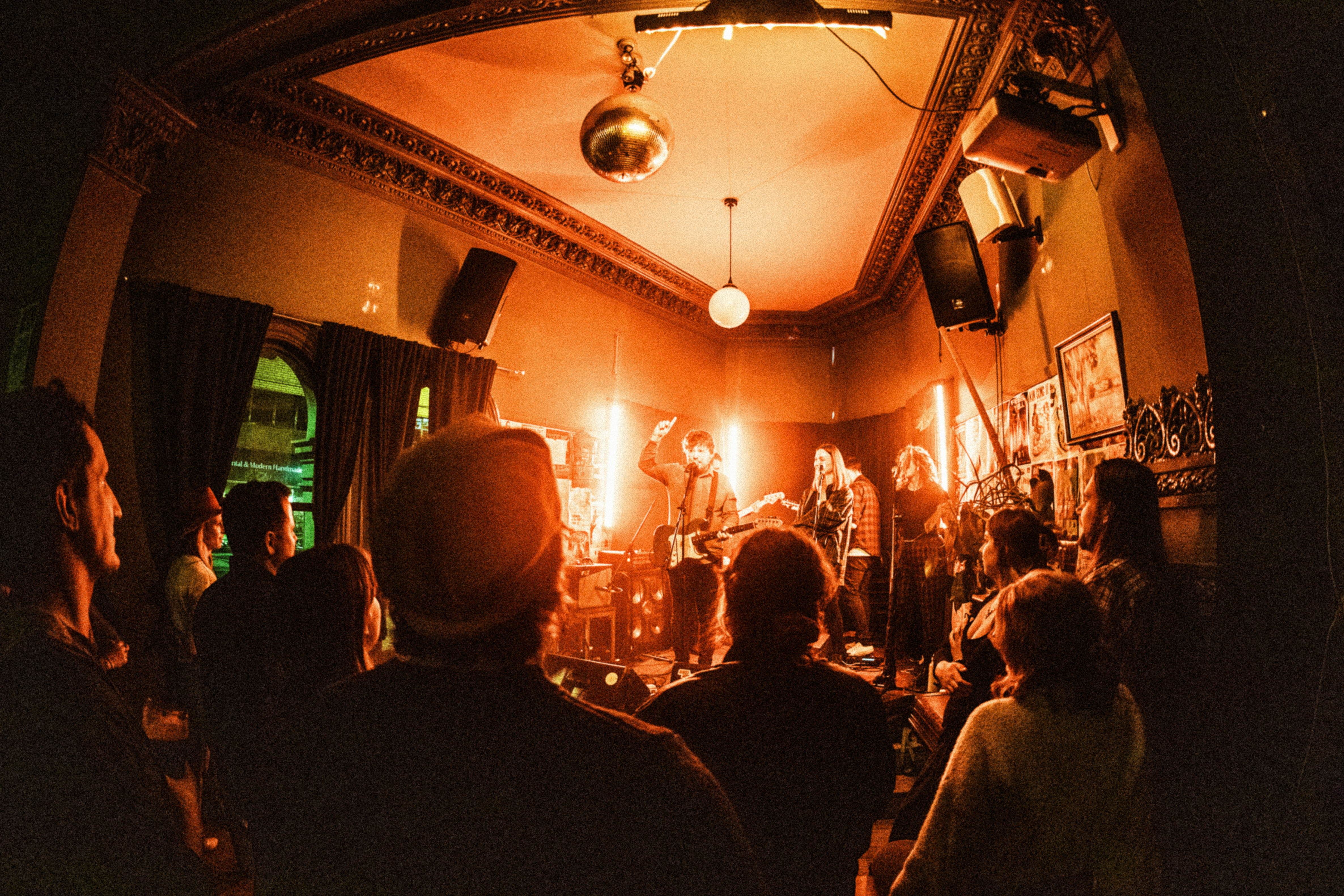 Scottish Indie Riser Quinny Shares new Video For ‘Up The Dollar’ From Debut Album