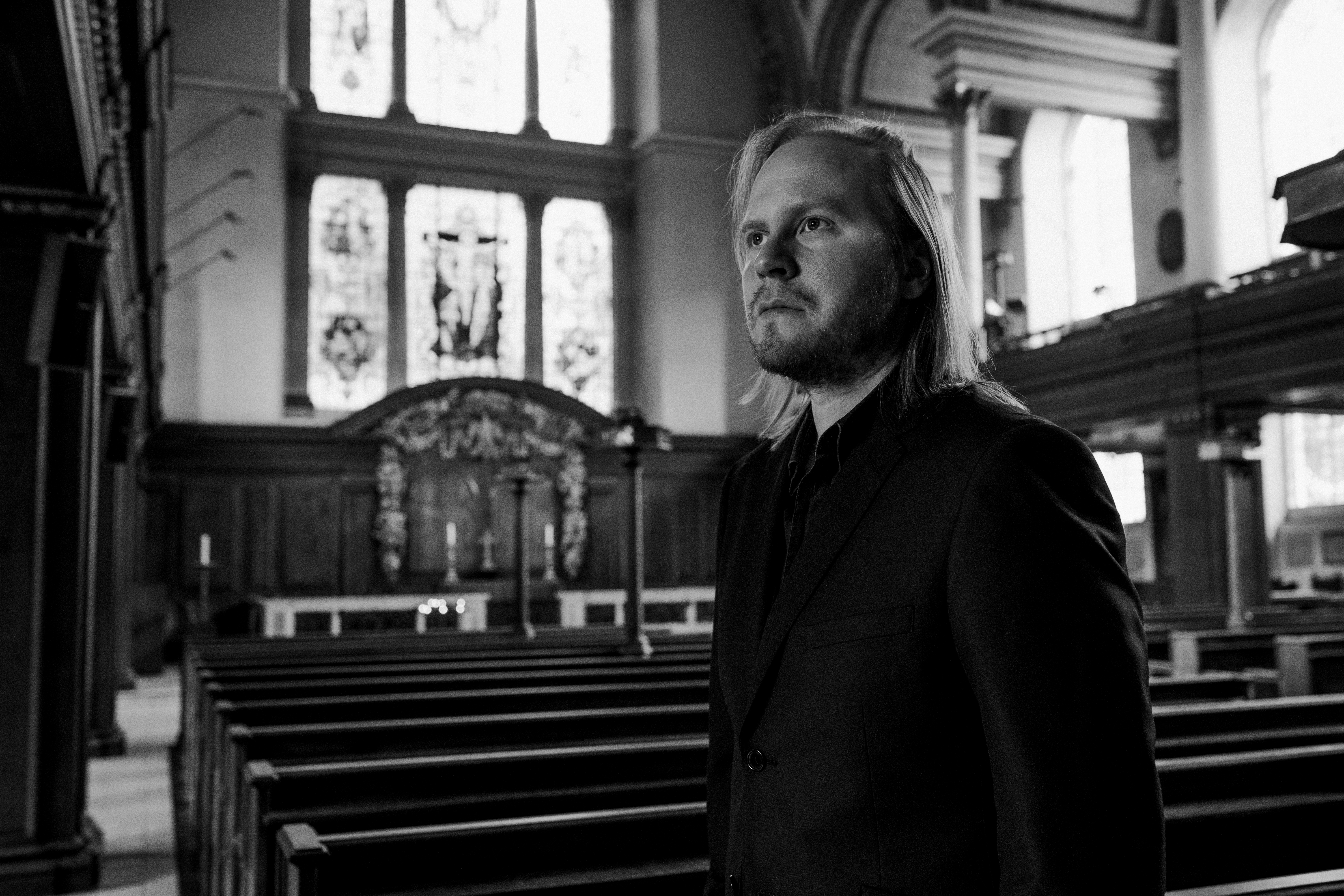 Larusta & The Dead Dogs Share Video For ‘Within The Valley Green’