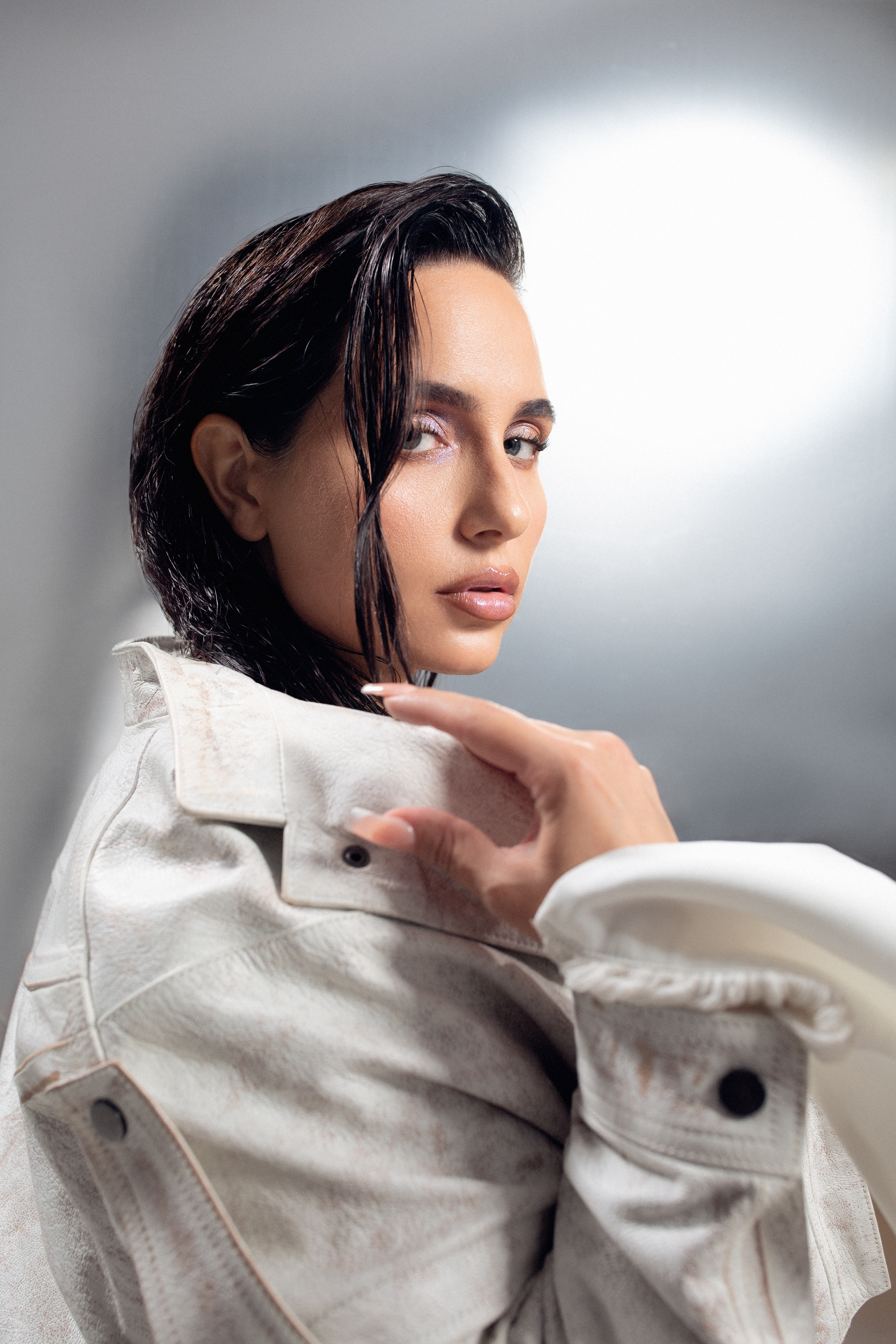 Catalina Cara Shines On Alt-Pop Sweller ‘Shinon’