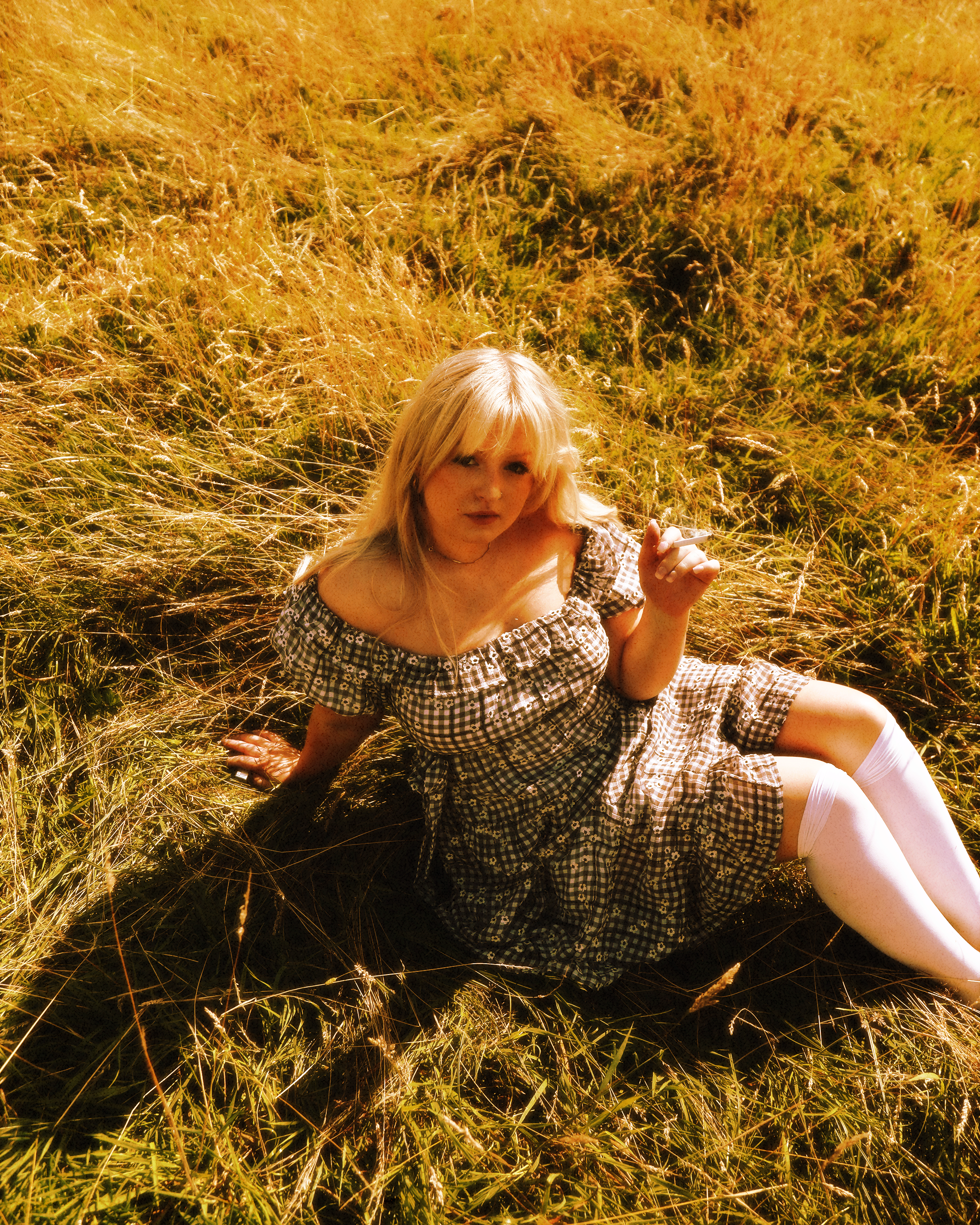 Introducing MJ Fretwell: Dreamy Debut ‘Tainted’ Blends Intimacy with Indie Elegance