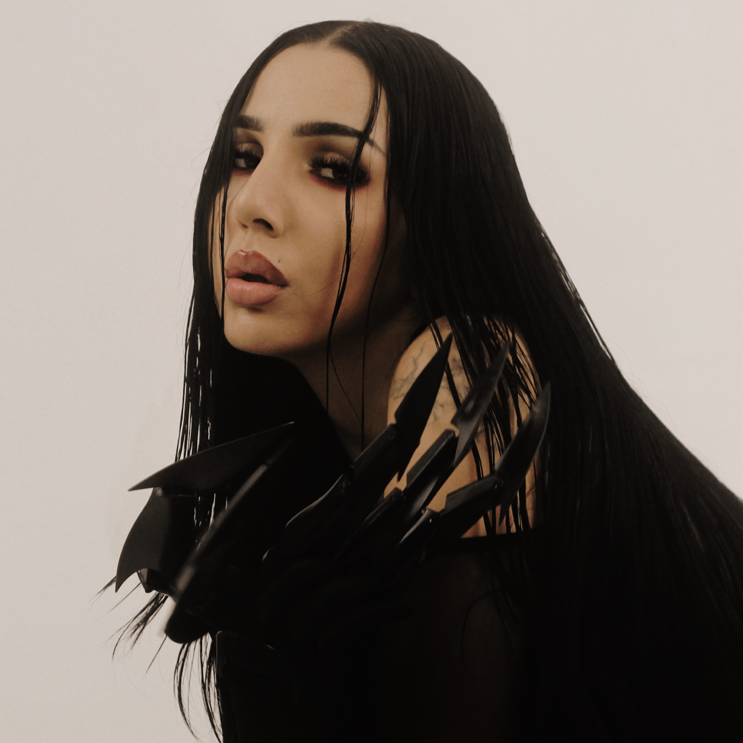 One For The Witches: Mama Blue Releases Enthralling Single ‘Magissa’