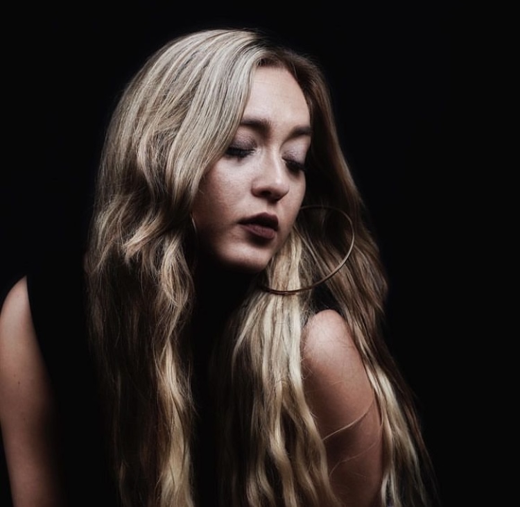 All That Glitters is Diamond: Ania Diamond is Back with ‘It’s Me Again’