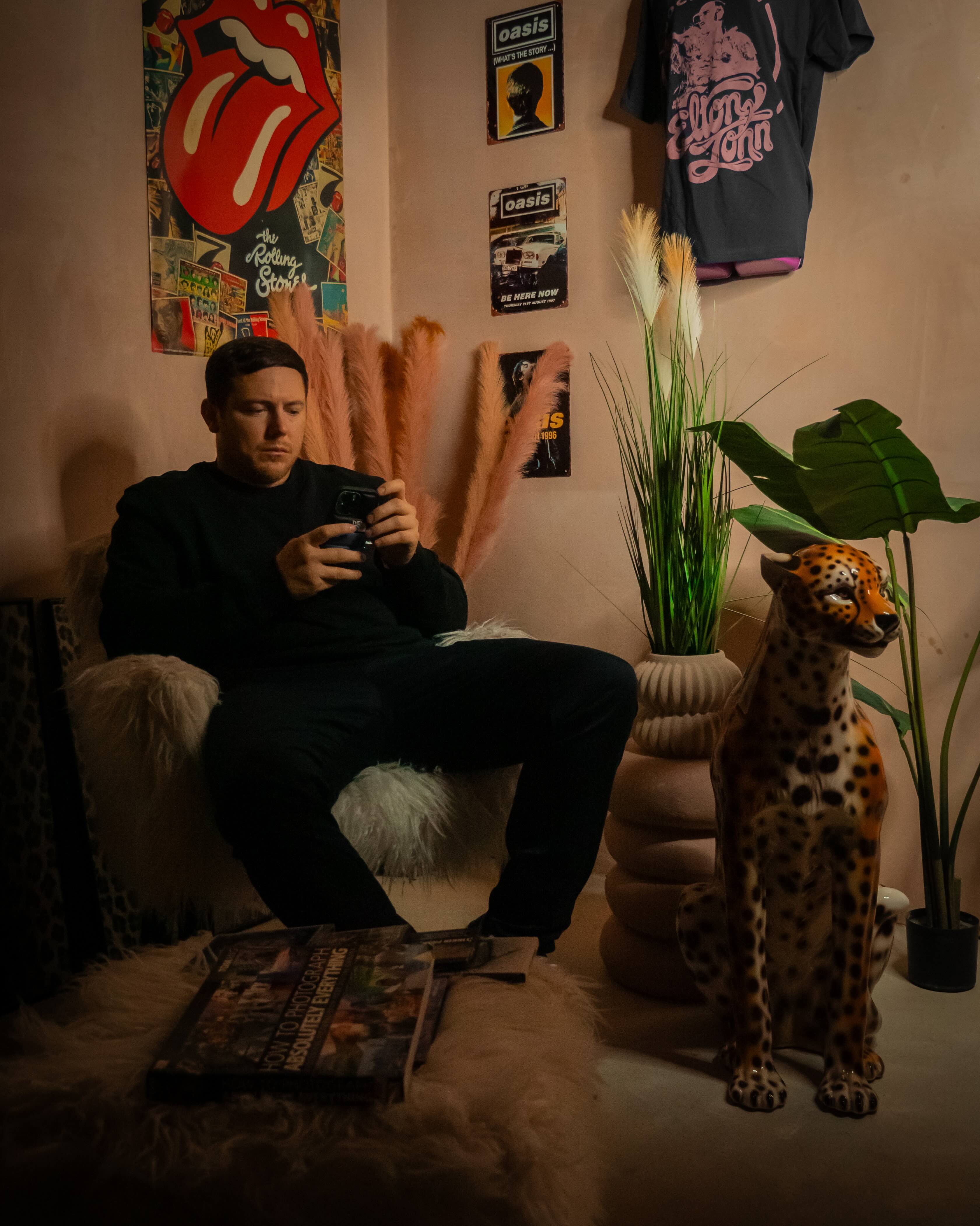 Catchy Melodies & Caffeine: Scott Francis Releases New Single ‘Coffee for Two’